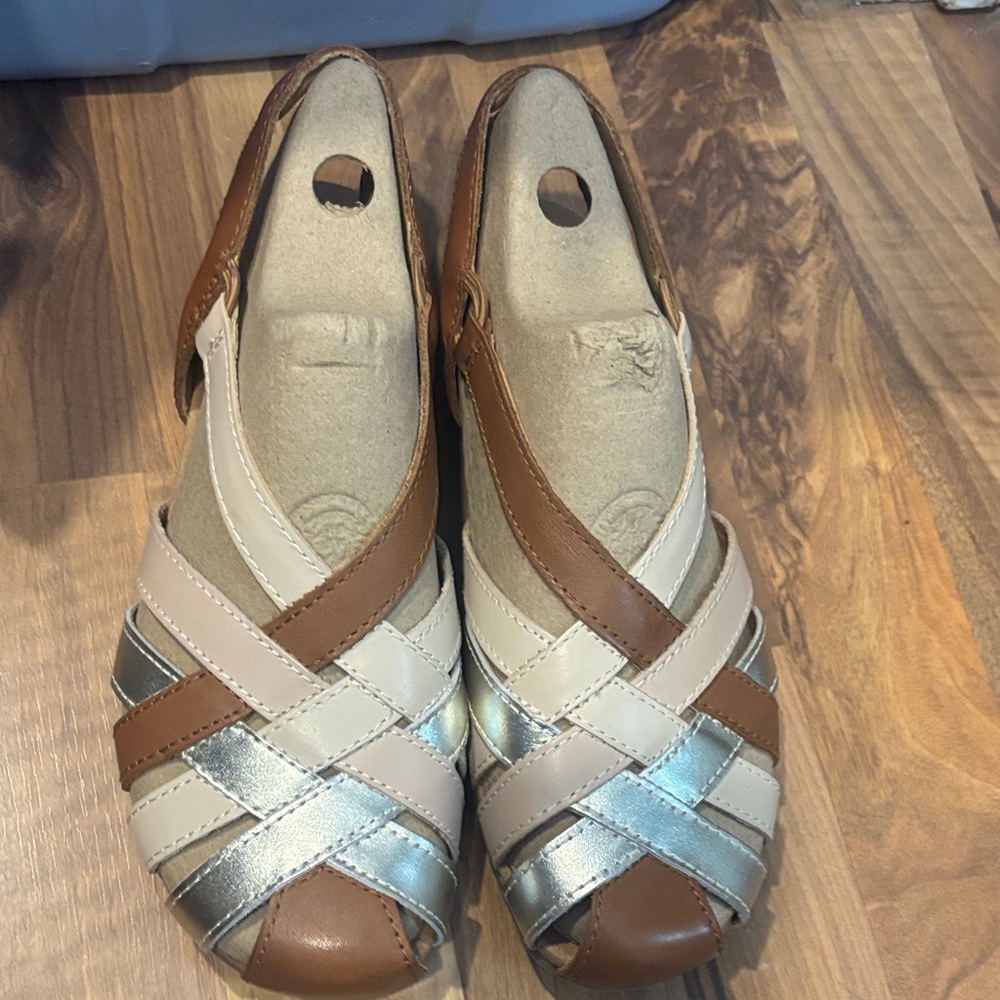 Earth Women's Brown and Silver Sandals 8.5 new